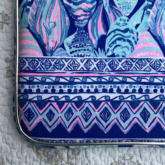 Lilly Pulitzer padded laptop case. - Picture 6 of 6